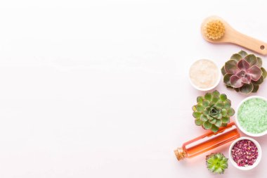 Spa arka plan ile el yapımı bio kozmetik ve kaktüs compositio