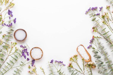 Bio bitkisel yeşil kozmetik düzenleme, deniz tuzu ve el yapımı çünkü