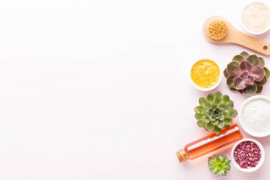 Spa arka plan ile el yapımı bio kozmetik ve kaktüs compositio