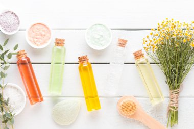 Güzellik ve moda kavramı üzerinde pastel rustik ahşap ayarla spa ile 