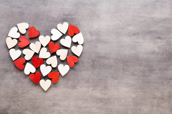 Happy Valentines day background. With small hearts on gray backg — Stock Photo, Image