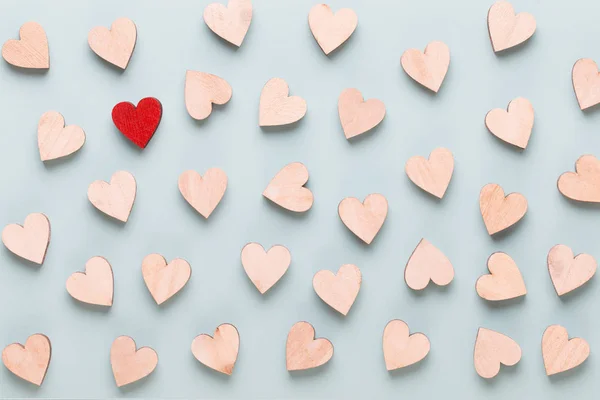 Happy Valentines day background. red hearts on white wooden back — Stock Photo, Image