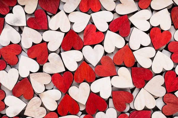 День святого Валентина фон с белым концом красные сердца на деревянной ба — стоковое фото
