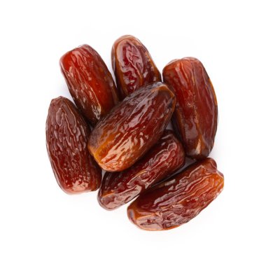 Kuru tarihler beyaz arkaplanda izole edilmiş. Üst Manzara. Düz yatıyordu.