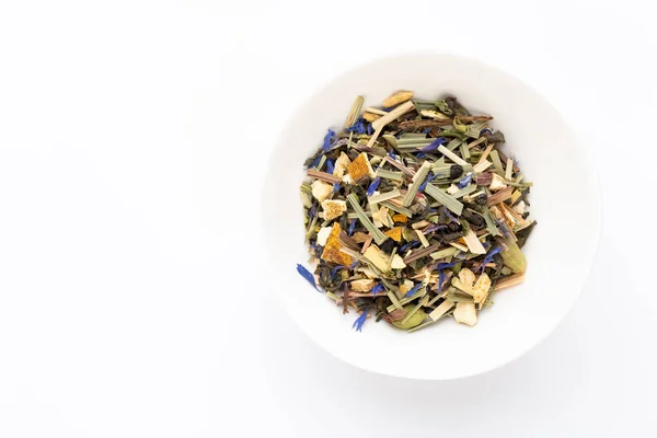 Tisane sur fond blanc. Vue du dessus. — Photo