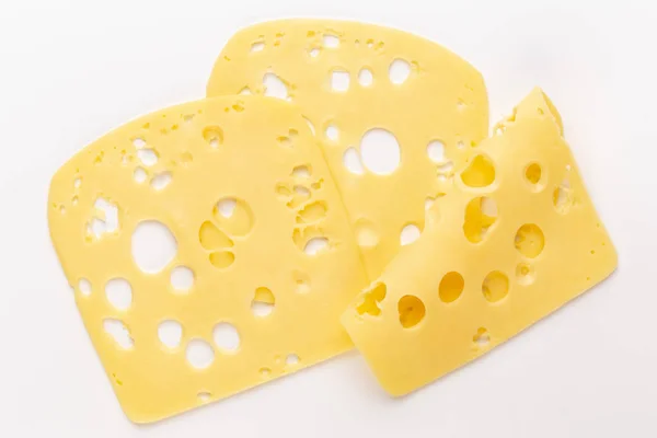 Fatia de queijo no fundo branco. — Fotografia de Stock