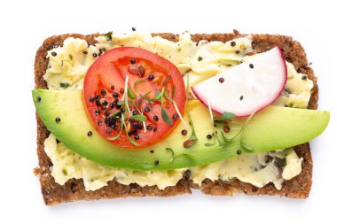 Krem peynirli, sebzeli ve salamlı sandviç..