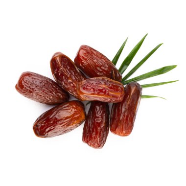 Kuru tarihler beyaz arkaplanda izole edilmiş. Üst Manzara. Düz yatıyordu.