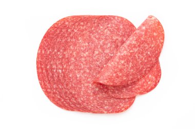 Beyaz arka planda salam dilimleri.