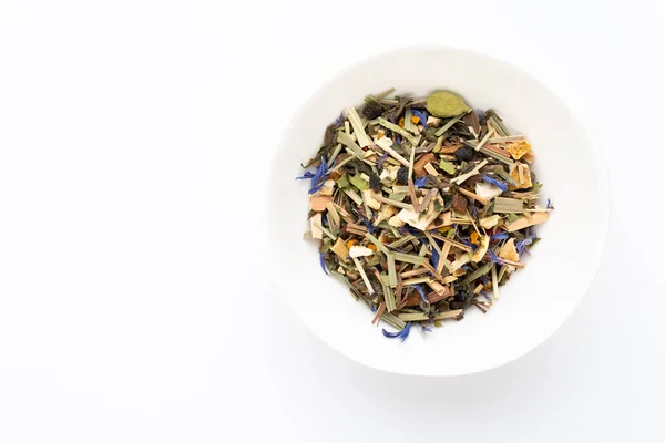 Tisane sur fond blanc. Vue du dessus. — Photo