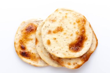 Flatbreads. Arap beyaz arka plan üzerinde izole ekmek.