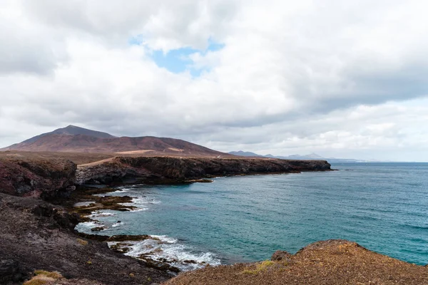 A view of a beach of Lanzarote, Canary Islands, Spain. — Stock Photo, Image