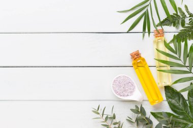 Pastel taşralı spa setiyle güzellik ve aromaterapi konsepti