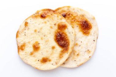 Flatbreads. Arap beyaz arka plan üzerinde izole ekmek.
