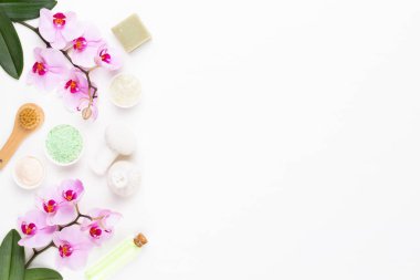 Aromaterapi, bitkisel yağ, sabun, deniz tuzu ile Spa natürmort.