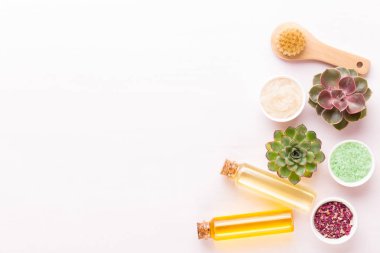 Spa arka plan ile el yapımı bio kozmetik ve kaktüs compositio