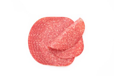 Beyaz arka planda salam dilimleri.