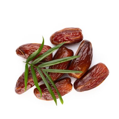 Kuru tarihler beyaz arkaplanda izole edilmiş. Üst Manzara. Düz yatıyordu.