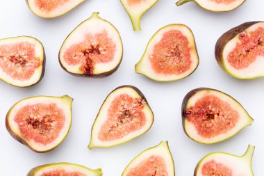 Beyaz arka plan üzerinde izole incir meyve. Üstten Görünüm. Düz yatıyordu patt