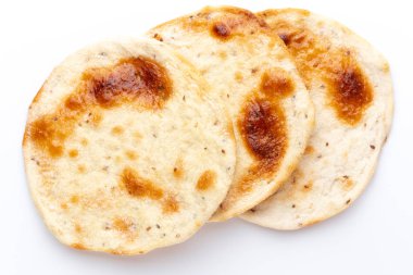 Flatbreads. Arap beyaz arka plan üzerinde izole ekmek.