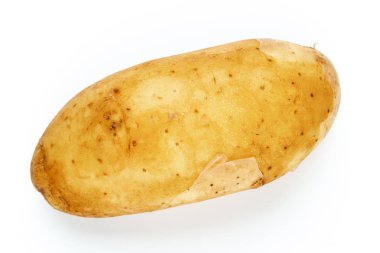 Beyaz arka plan üzerinde izole genç patates. Yeni hasat. Düz yatıyordu