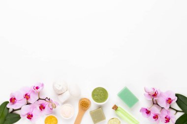 Aromaterapi, bitkisel yağ, sabun, deniz tuzu ile Spa natürmort.