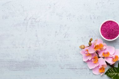 Klasik arka planda orkide çiçekleri. Spa arka planı, spa