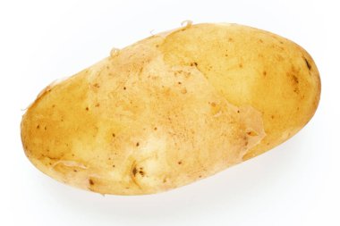 Beyaz arka plan üzerinde izole genç patates. Yeni hasat. Düz yatıyordu