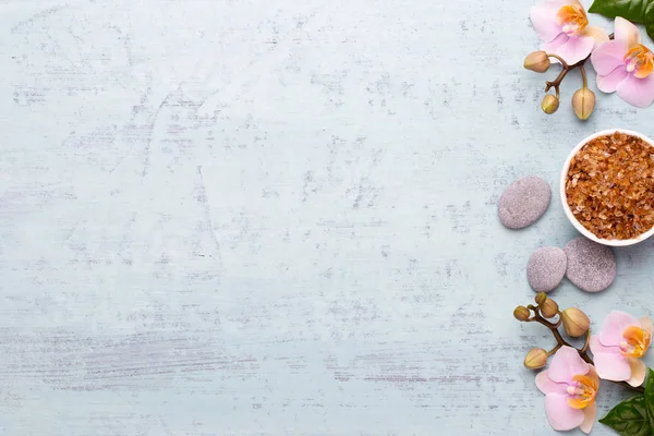 Klasik arka planda orkide çiçekleri. Spa arka planı, spa