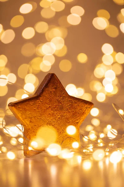 Jul bokeh bakgrund med dekorativa stjärna. — Stockfoto