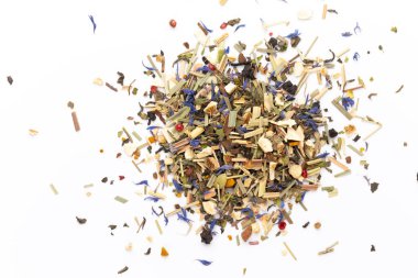 Beyaz arka planda bitki çayı. Üst görünüm. 