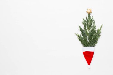 Noel kompozisyon. Beyaz arka plan üzerinde Noel süsleri