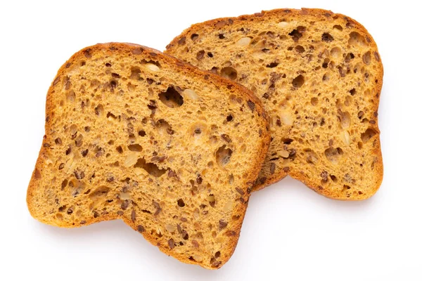 Kawałek chleba żytniego na białym tle. — Zdjęcie stockowe