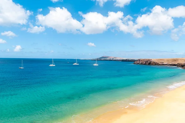 Panorama of beautiful beach and tropical sea of Lanzarote. Canar — Stock Photo, Image