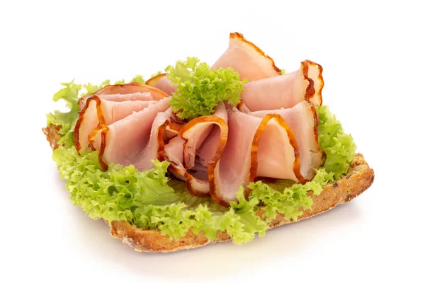 Sandwich à la saucisse au jambon sur fond blanc . — Photo