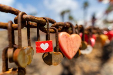 Kalp kilitler, Lanzarote duvarında. Canary Islands, Ispanya.
