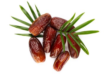 Kuru tarihler beyaz arkaplanda izole edilmiş. Üst Manzara. Düz yatıyordu.