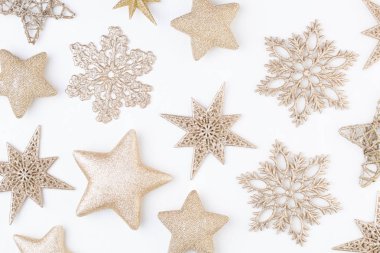 Noel kompozisyon. Beyaz arka plan üzerinde Noel süsleri