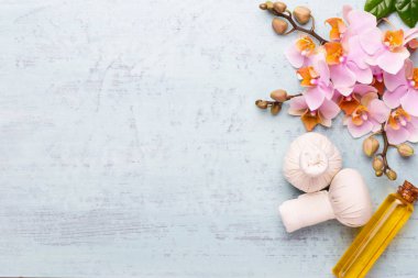 Klasik arka planda orkide çiçekleri. Spa arka planı, spa