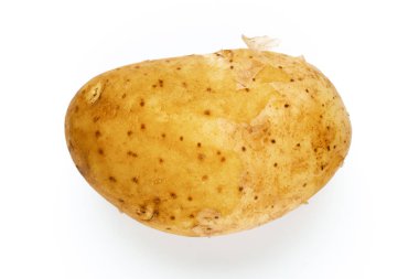 Beyaz arka plan üzerinde izole genç patates. Yeni hasat. Düz yatıyordu