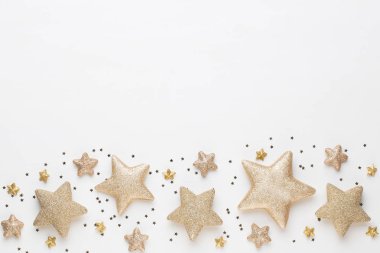 Noel kompozisyon. Beyaz arka plan üzerinde Noel süsleri