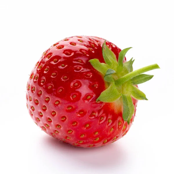 Beyaz arka planda taze çilekler var. İzole edilmiş - Ima