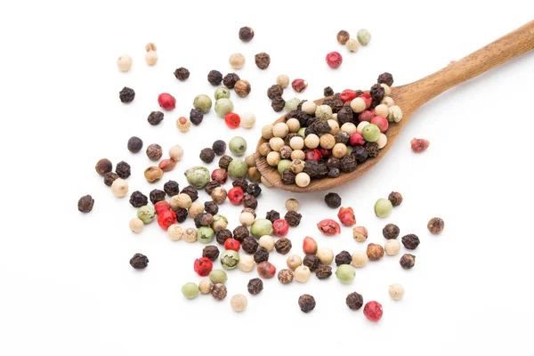 Pepe mix semi su cucchiaio su sfondo bianco . — Foto Stock