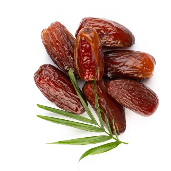 Kuru tarihler beyaz arkaplanda izole edilmiş. Üst Manzara. Düz yatıyordu.