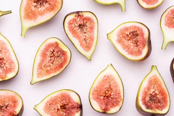 Beyaz arka plan üzerinde izole incir meyve. Üstten Görünüm. Düz yatıyordu patt