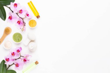 Aromaterapi, bitkisel yağ, sabun, deniz tuzu ile Spa natürmort.