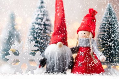 Noel tebrik kartı. GNOME Festival arka plan. Yeni yıl symb