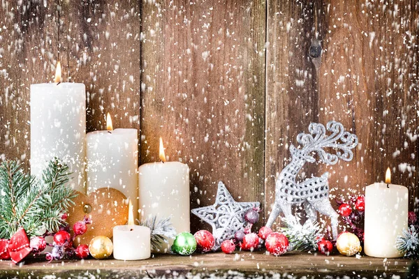 Noel desenli Noel mumları.