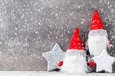 Noel gnome und Noel Baba şapkası. Noel desen. Arka plan üzerinde 