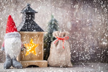 Noel gnome und Noel Baba şapkası. Noel desen. Arka plan üzerinde 